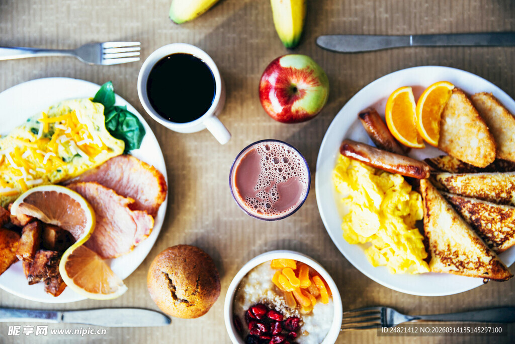 丰盛美味的西式早餐拼盘