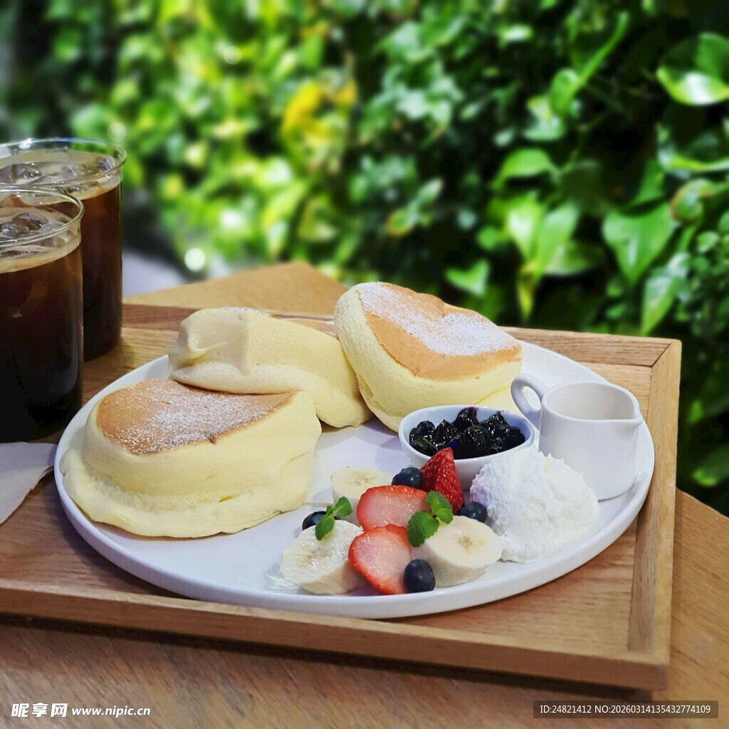 户外美味早餐摆盘精致