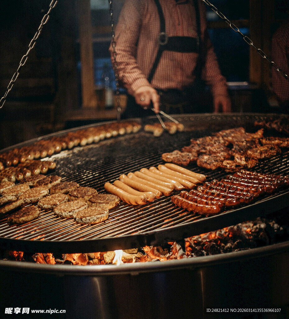 夜市中的丰富烧烤美食