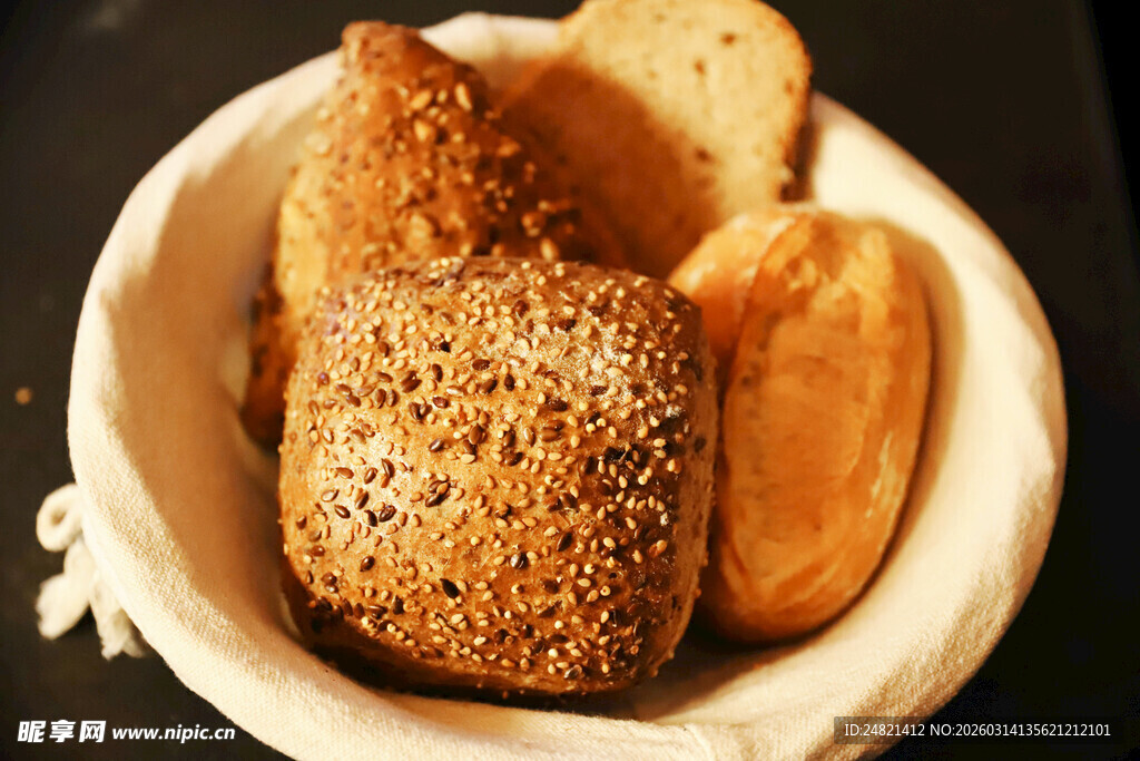 碗中美味面包组合