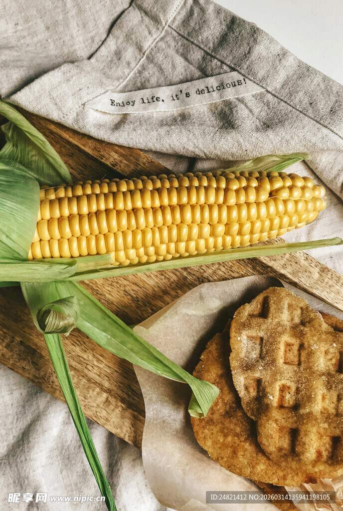 新鲜玉米与华夫饼的组合