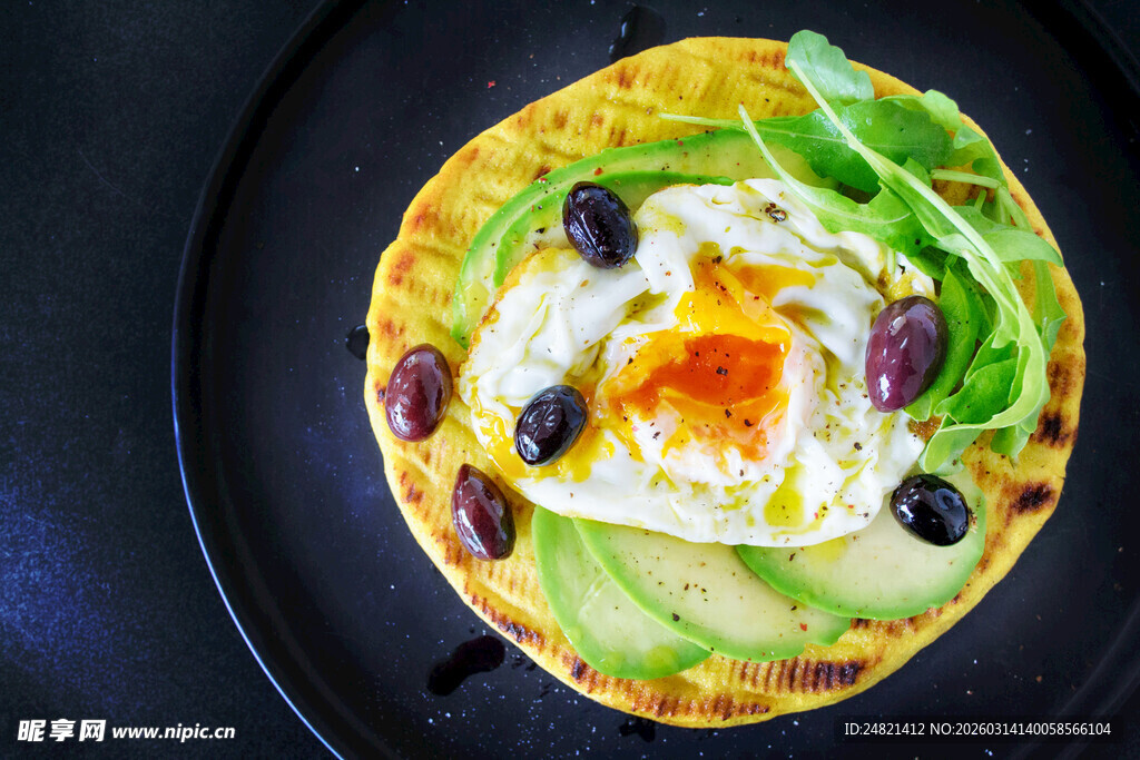 牛油果鸡蛋开放式三明治