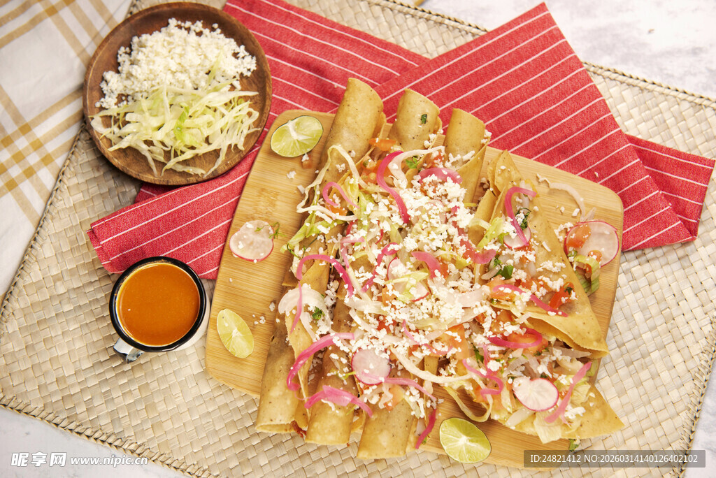 美味蔬菜煎饼搭配蘸料