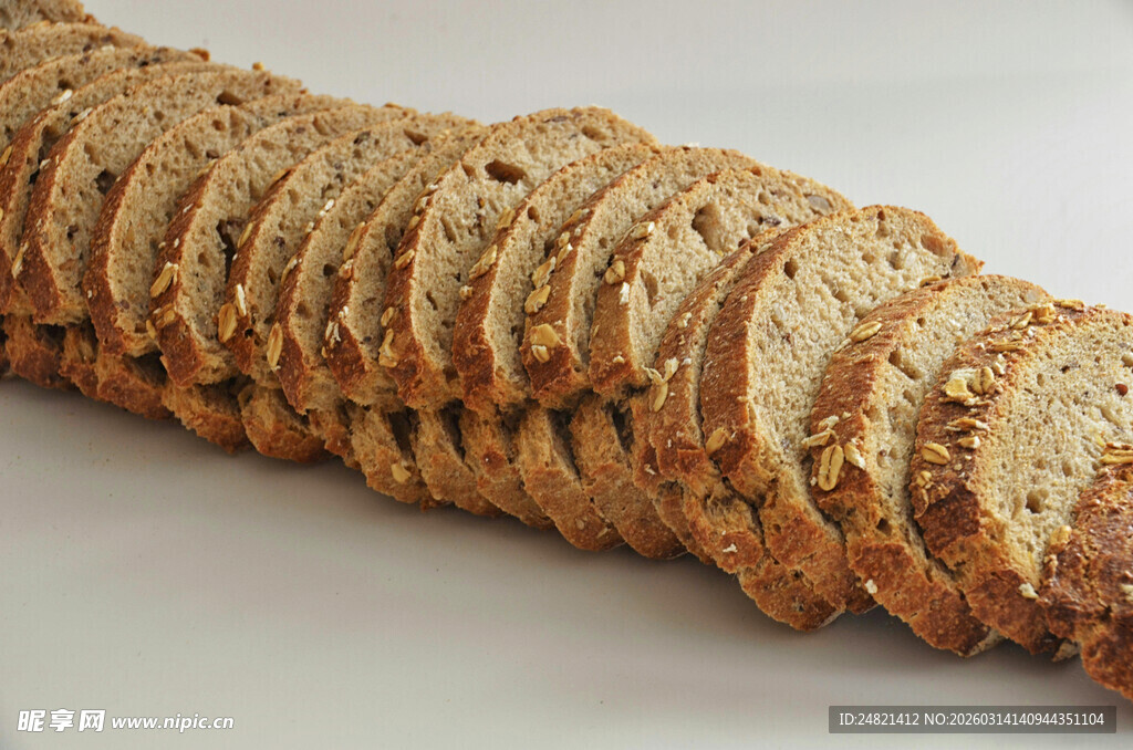切片全麦面包展示
