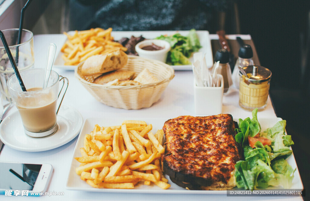 丰盛美味的西式快餐组合