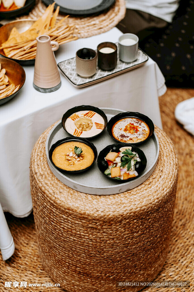 精致日式料理摆盘展示