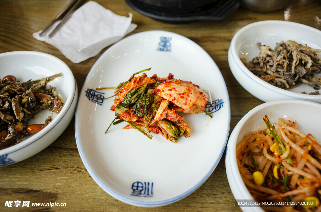 多样韩式小菜拼盘