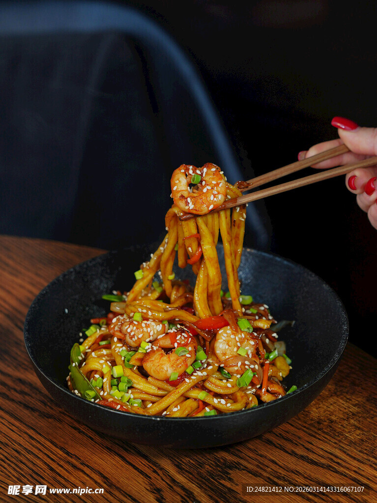 美味海鲜炒面诱人呈现