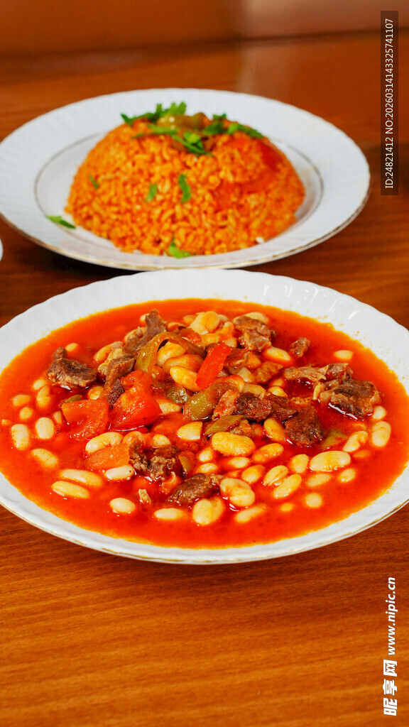 两碗美味特色餐食