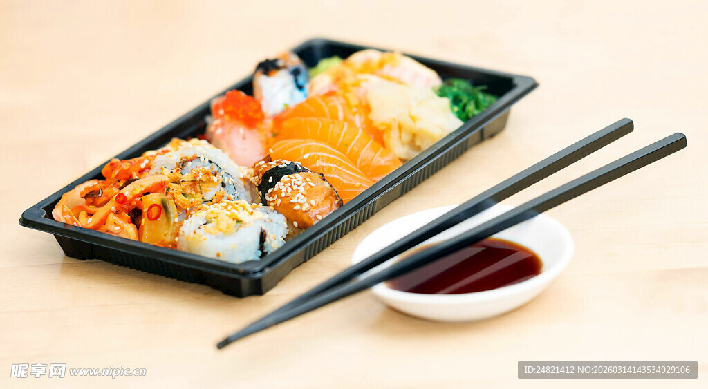 美味寿司套餐配蘸料