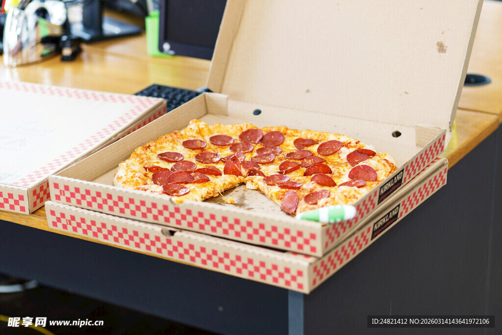 美味双份披萨待享用