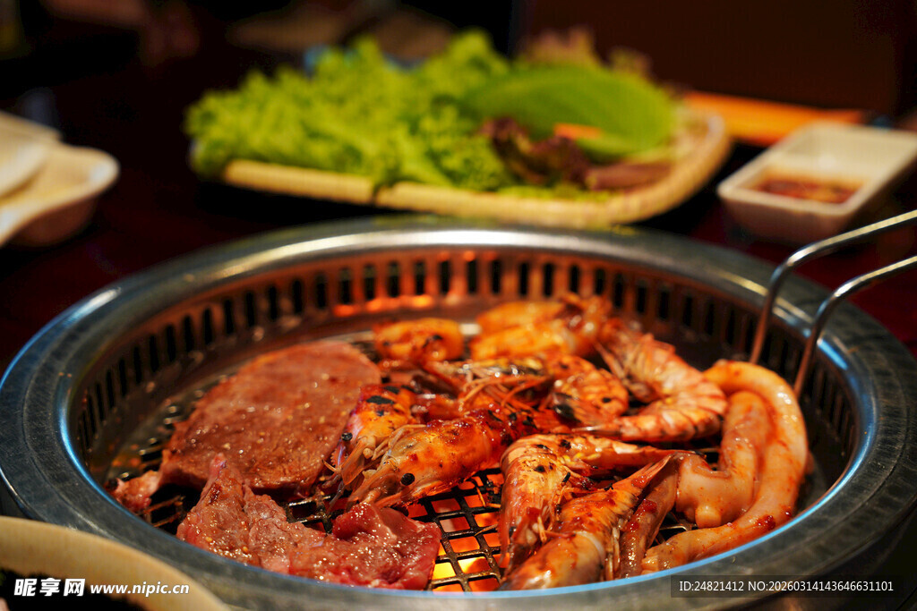 韩式烤肉烹饪现场