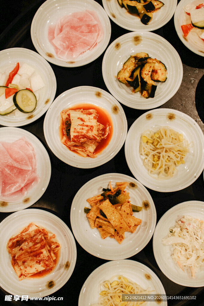 多样美食拼盘展示