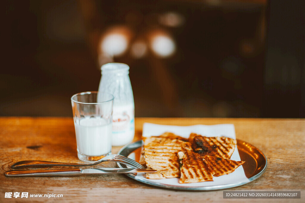 美味早餐华夫饼与饮品
