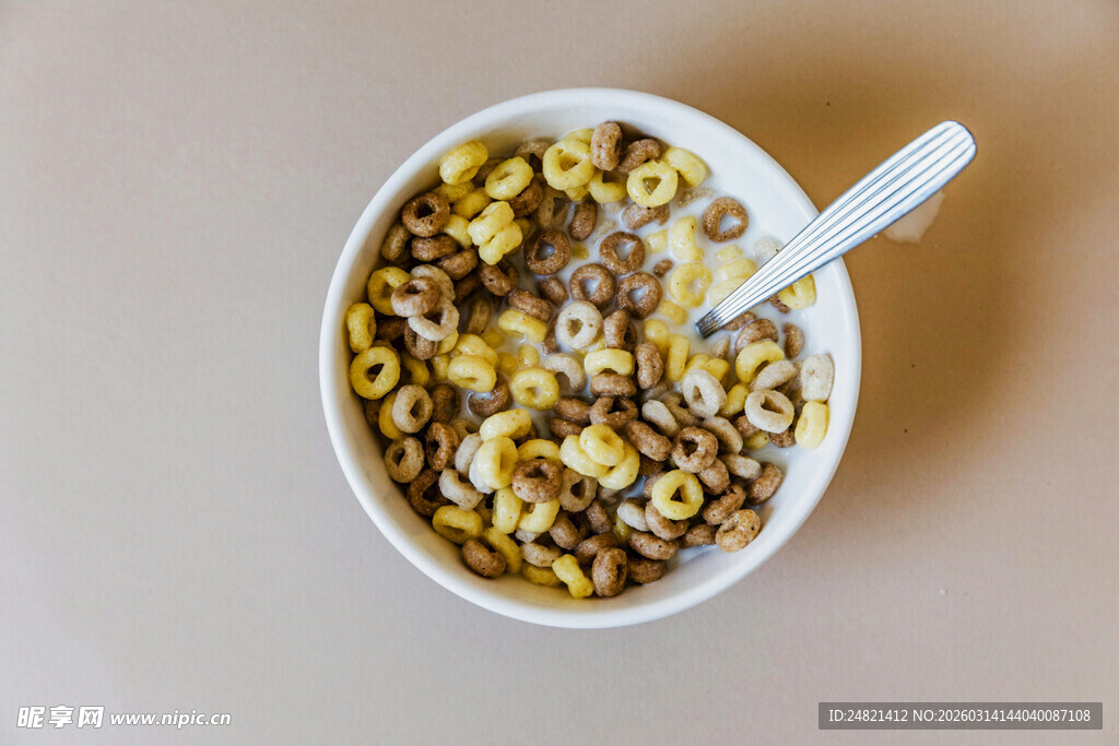 一碗美味坚果燕麦粥