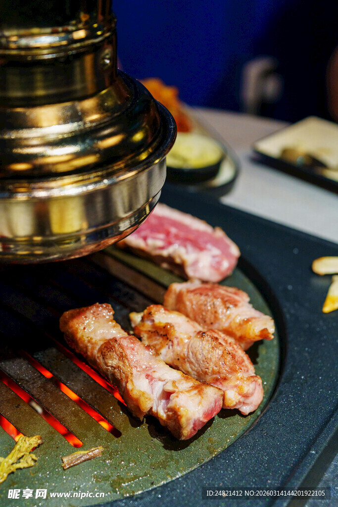 韩式烤肉美味诱人瞬间