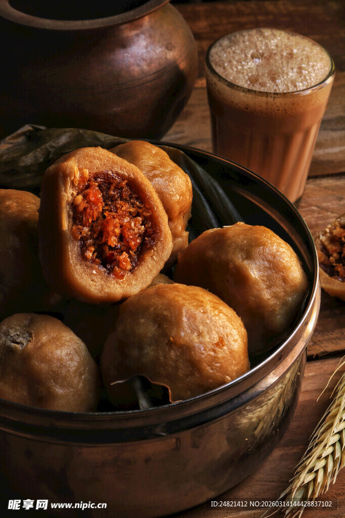 传统美味点心与饮品组合