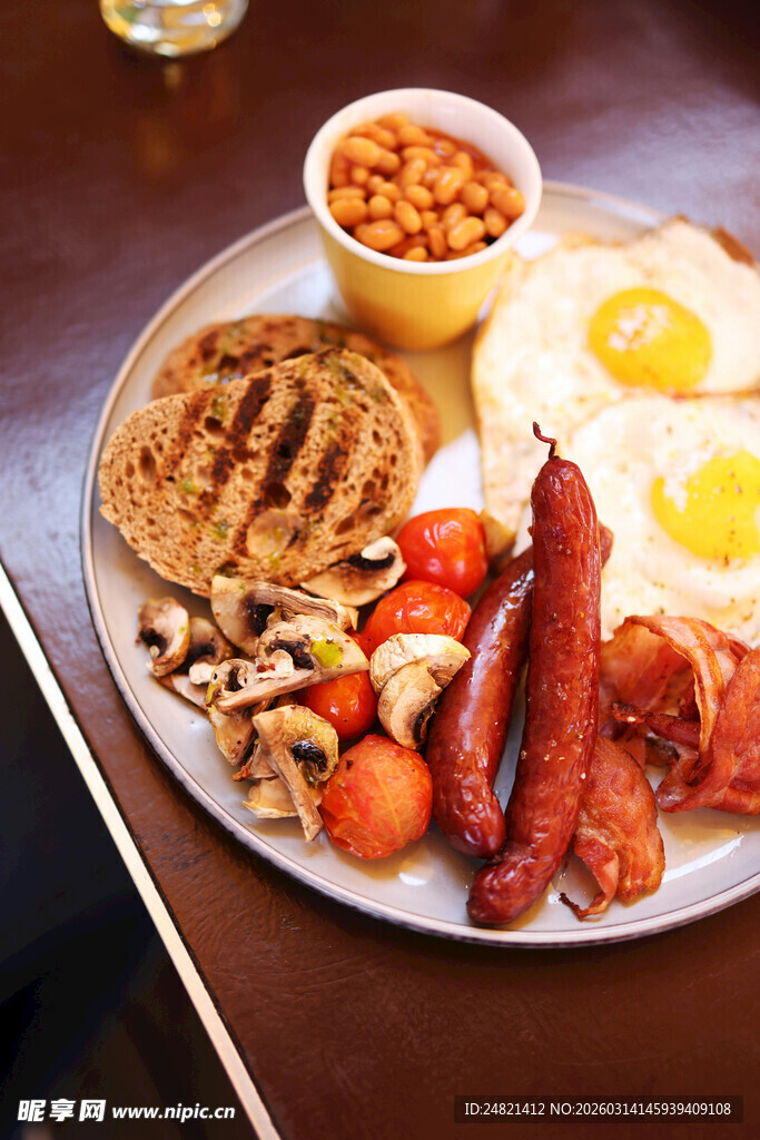 丰盛西式早餐拼盘