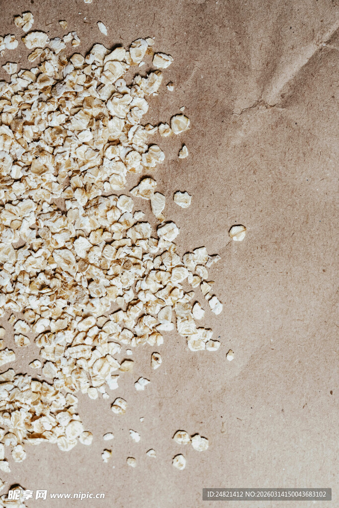 散落的谷物颗粒