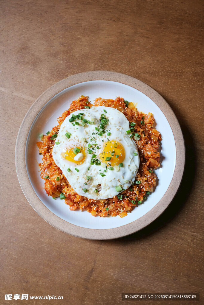 美味荷包蛋配多彩配菜