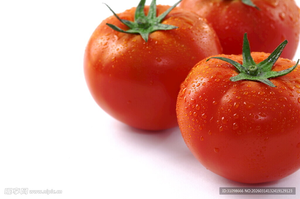 新鲜多汁的红番茄