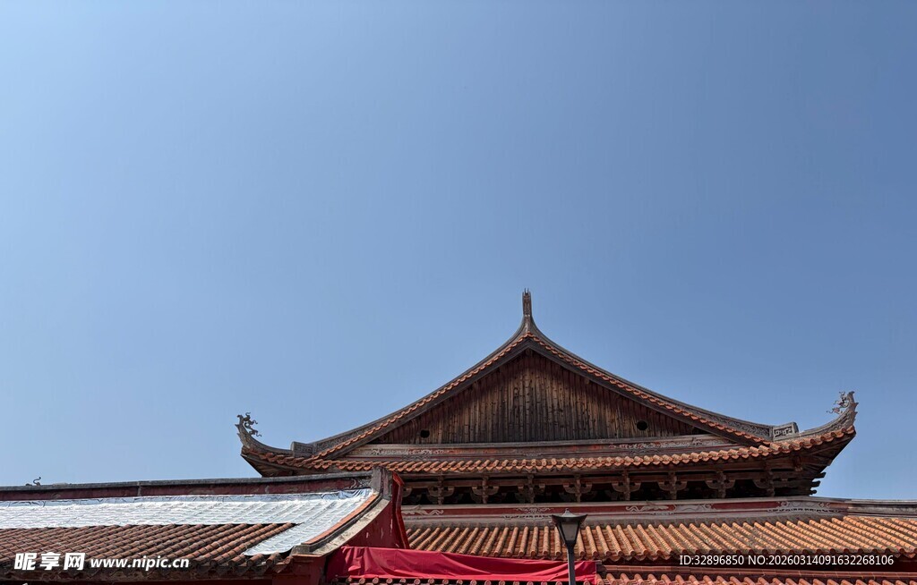 中式古建筑屋顶特写