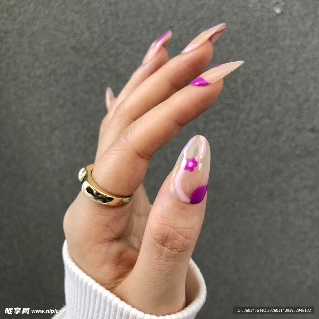 时尚美甲搭配精致指环