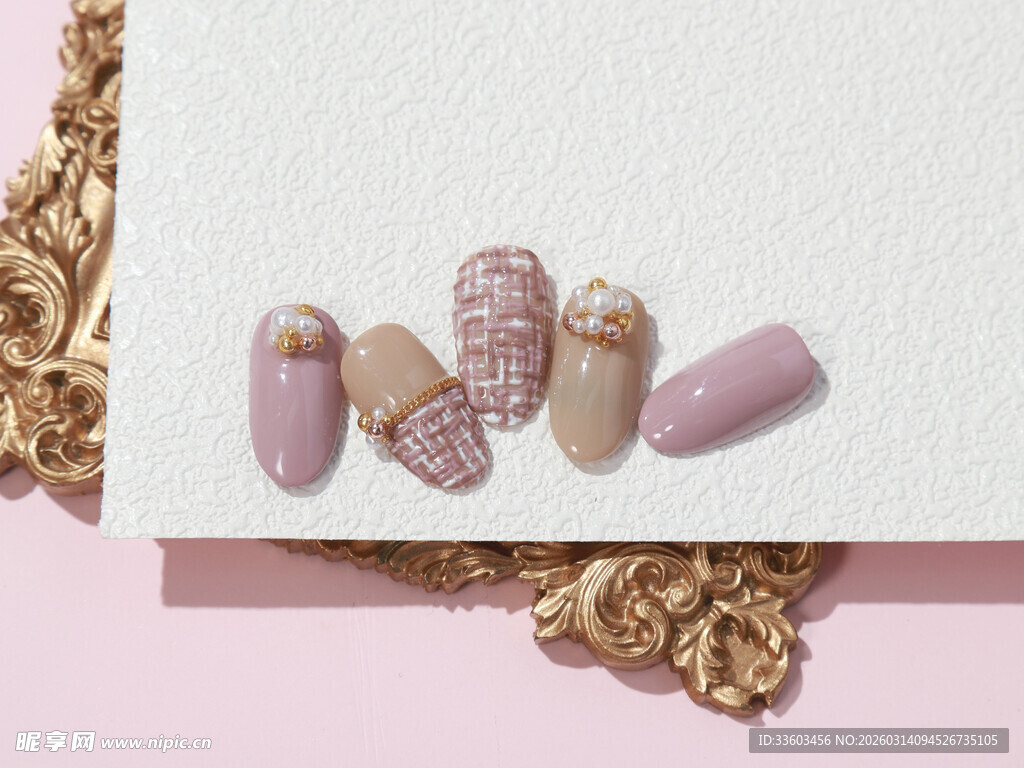 精致美甲饰品展示