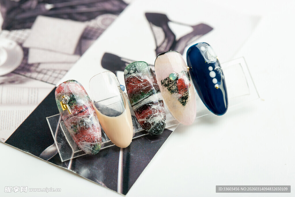 多彩美甲饰品展示
