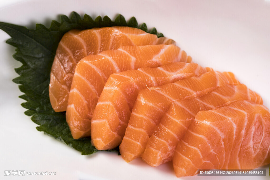 新鲜三文鱼刺身