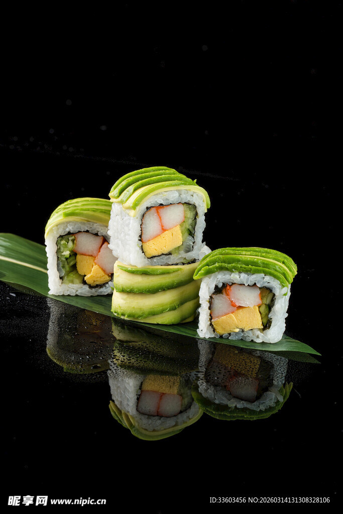 美味清新的多层寿司卷