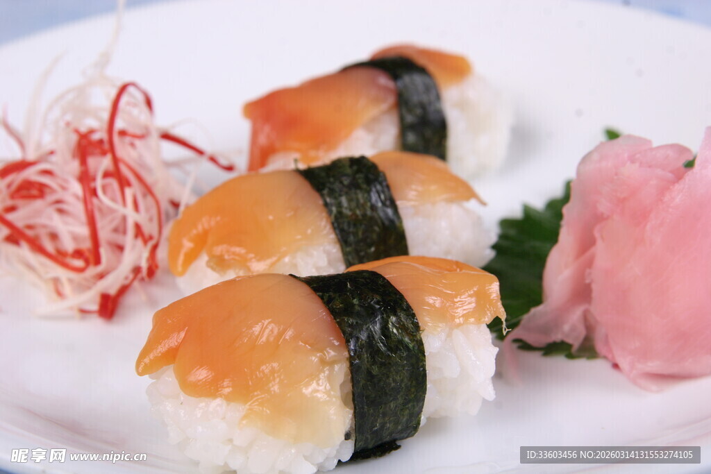 美味三文鱼寿司摆盘