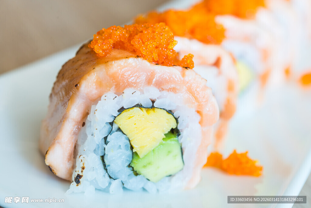 美味三文鱼寿司卷