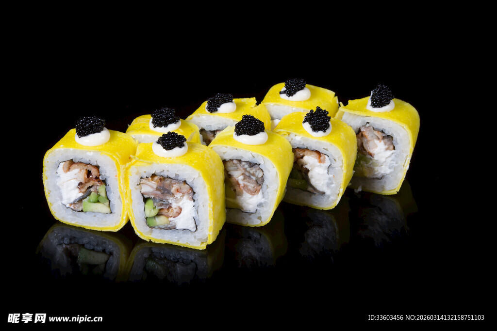 黄色印花小挂件整齐排列