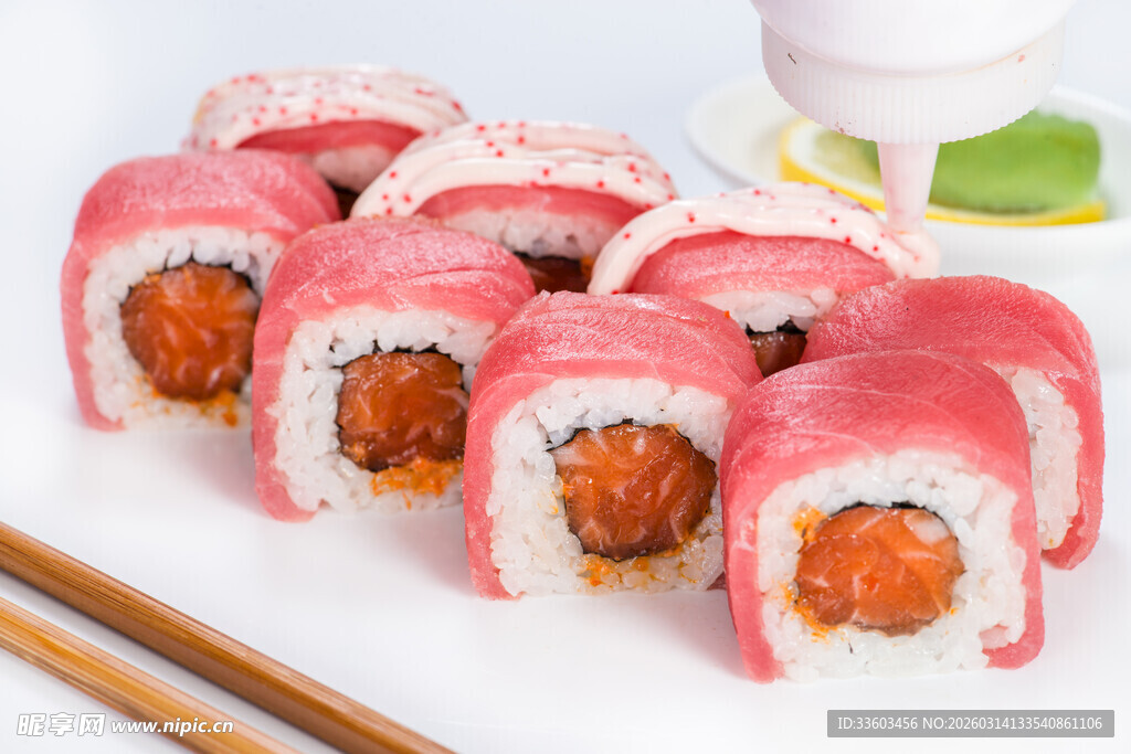 美味三文鱼寿司拼盘
