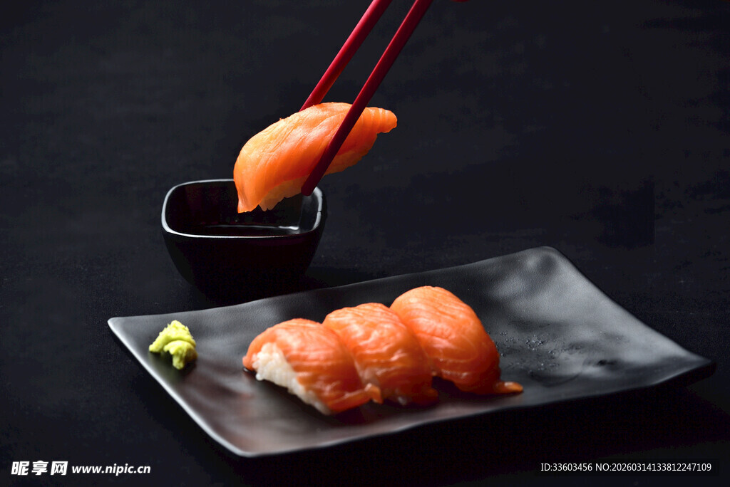 精致寿司与鲜虾料理