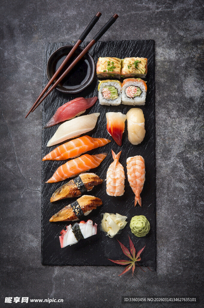 多样美味寿司拼盘展示
