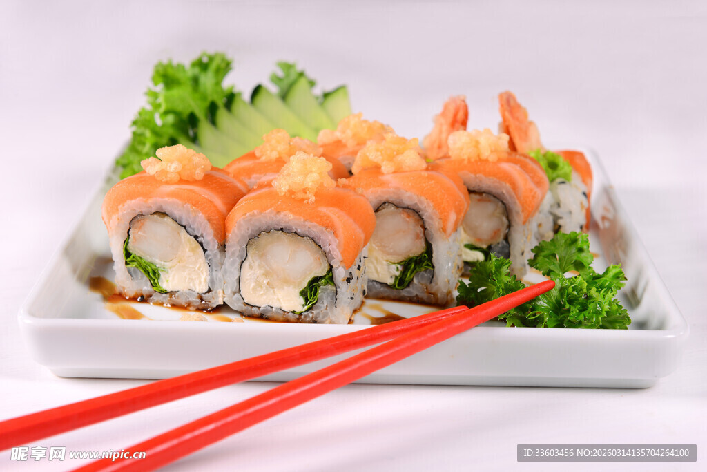 美味鲜虾寿司配筷子