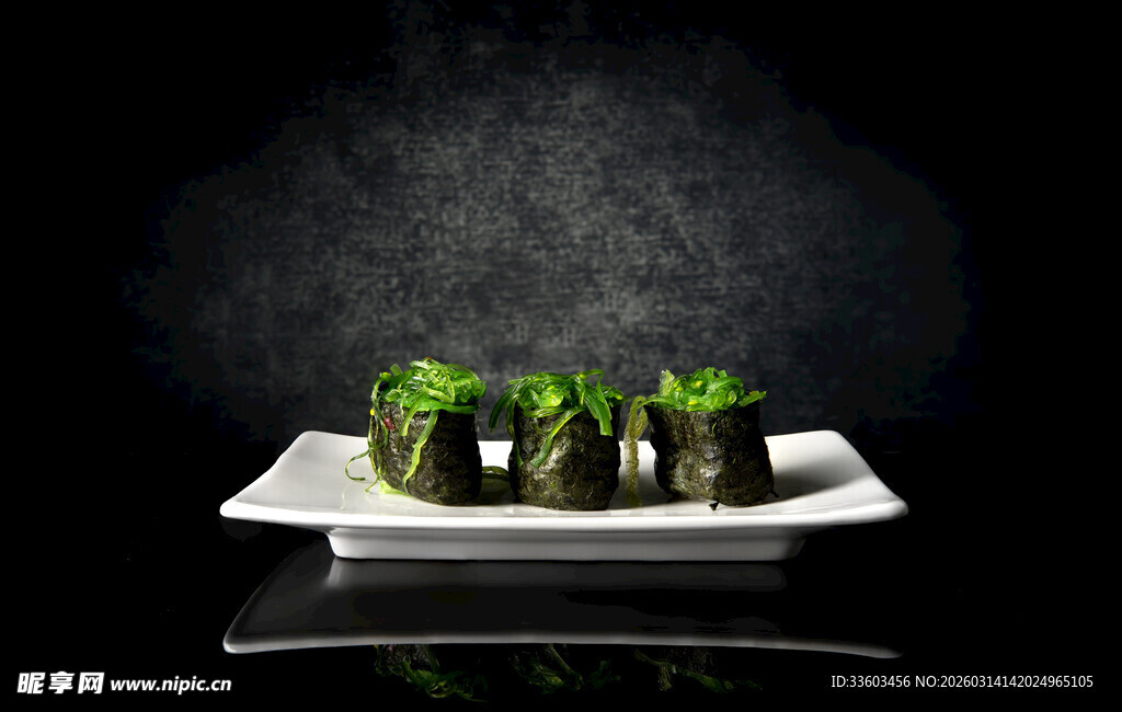 精致绿植寿司摆盘