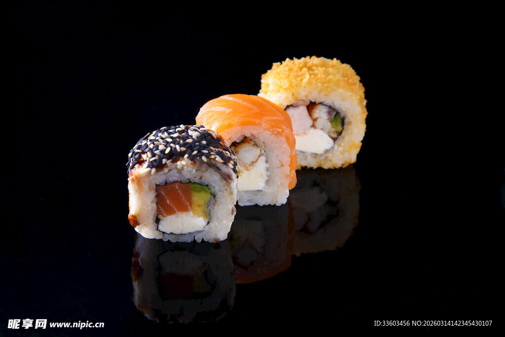美味三色寿司诱人呈现