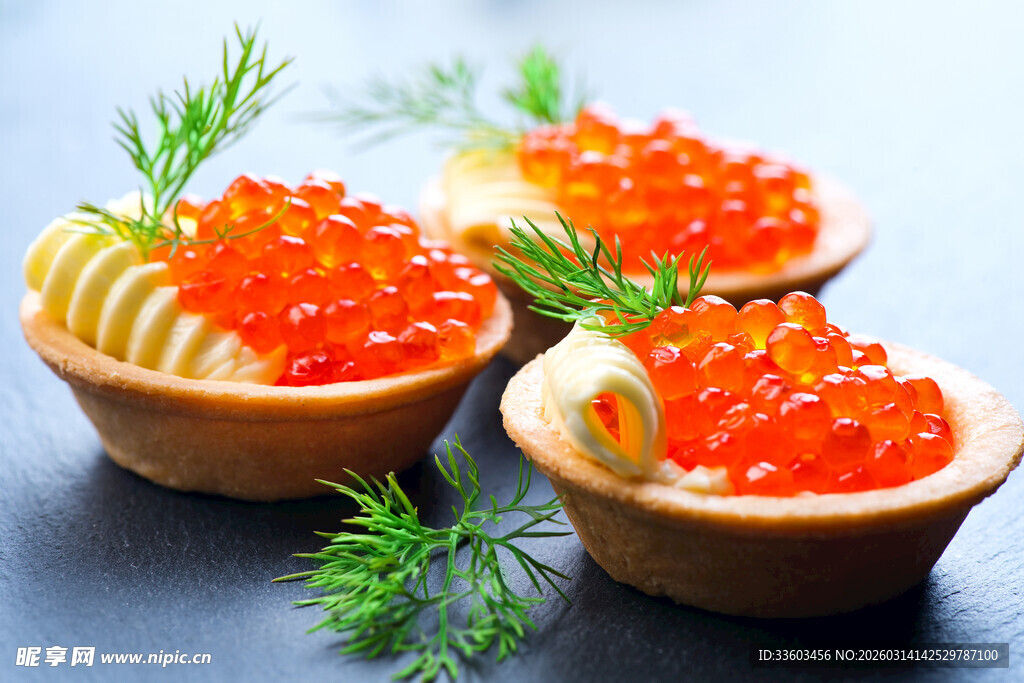 美味红鱼子酱精致小食