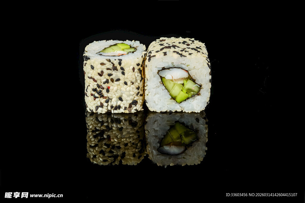美味双色寿司特写