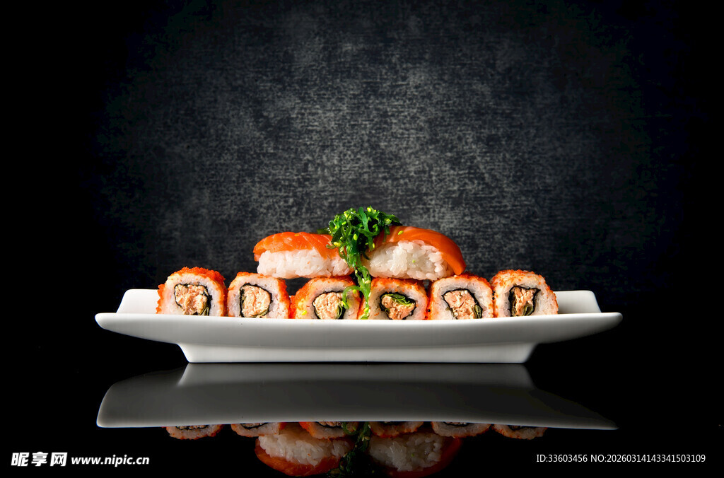 美味寿司盘装展示