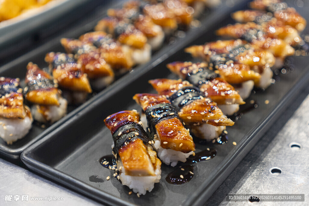 美味烤鸡肉串诱人呈现