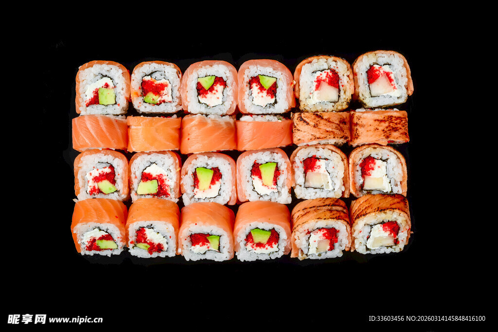 美味多样寿司整齐排列