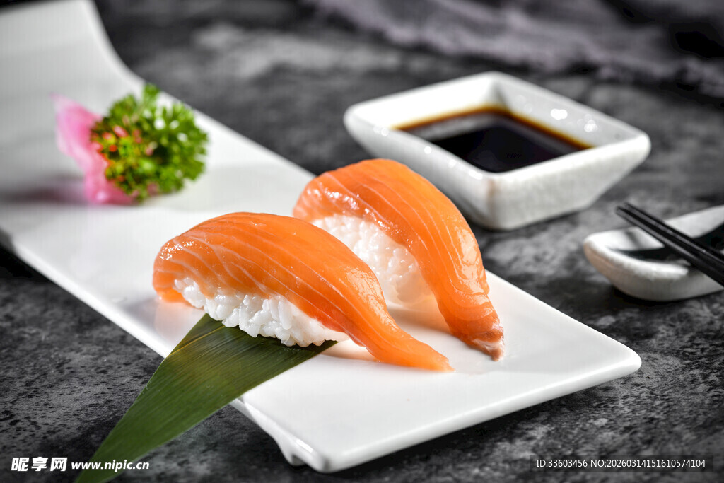 精致三文鱼寿司摆盘