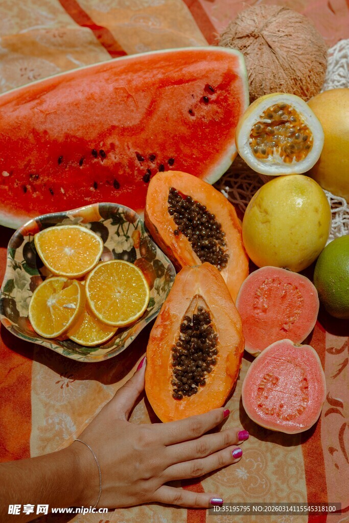 多彩水果拼盘诱人展现