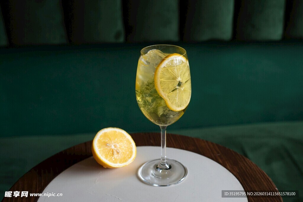 柠檬气泡酒惬意小酌时光