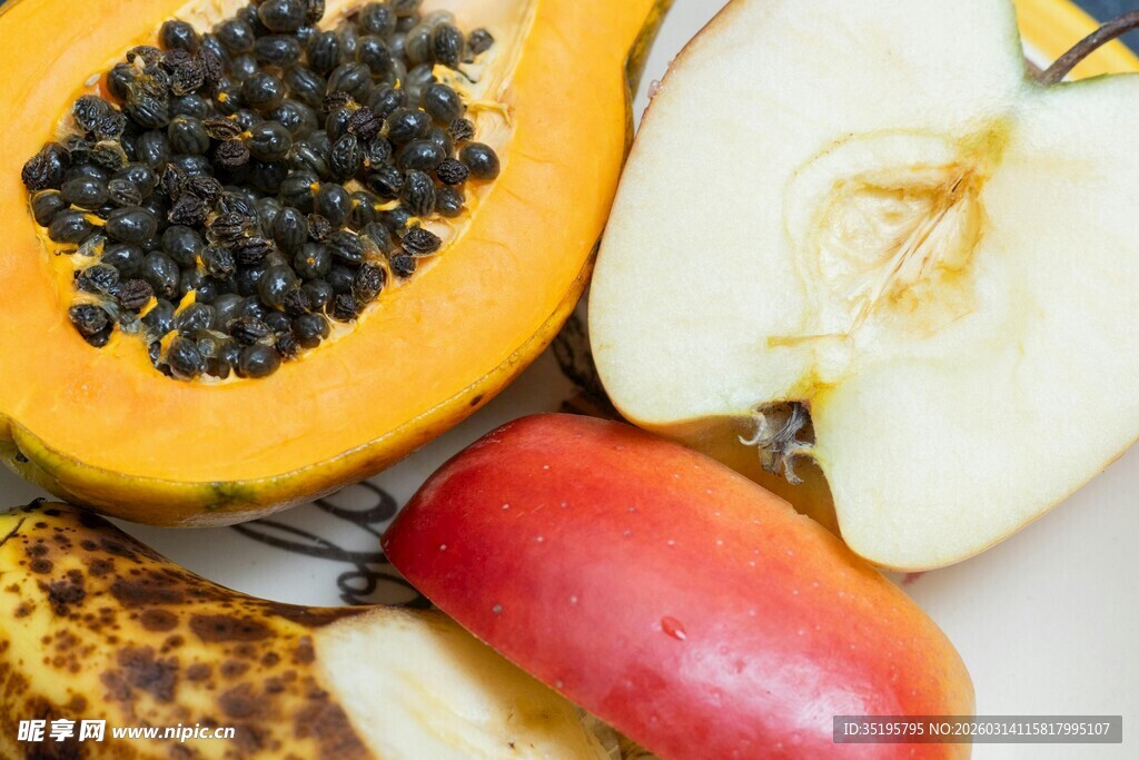 多样新鲜水果组合展示