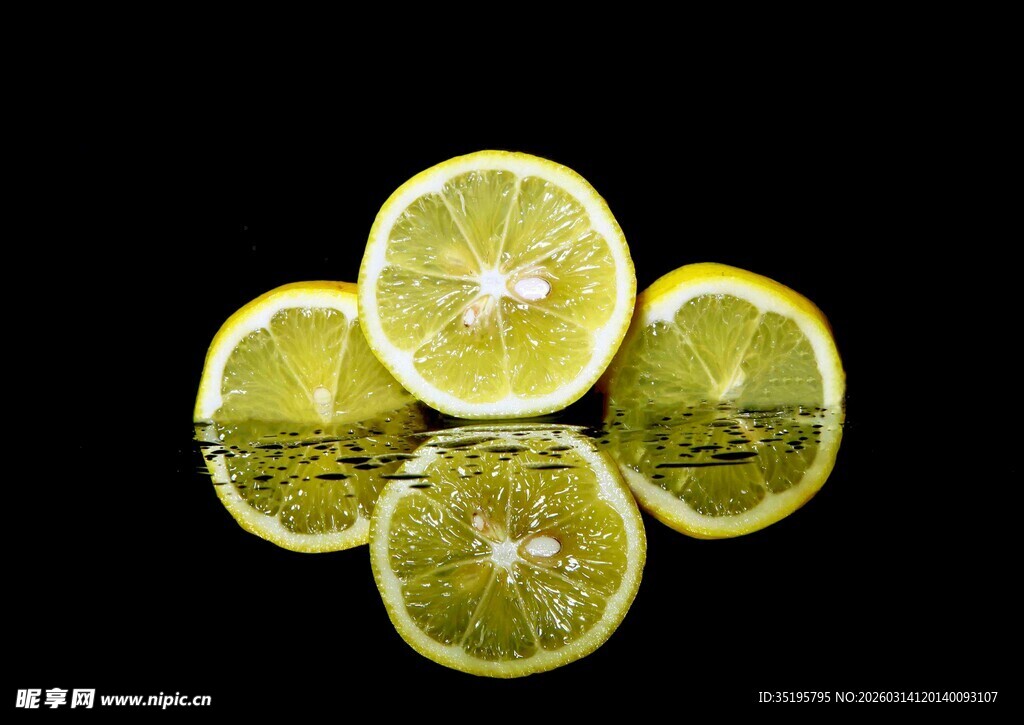 四片青柠切片特写
